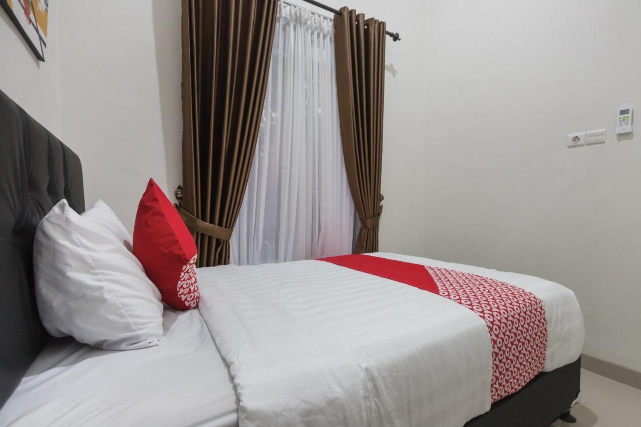 Oyo 1769 Mahayun Guest House Syariah Bekasi Exterior photo